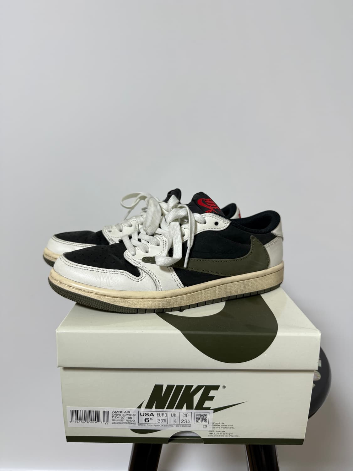 조던1x트래비스캇 레트로 로우 리버스 올리브 그린 235 상품이미지1