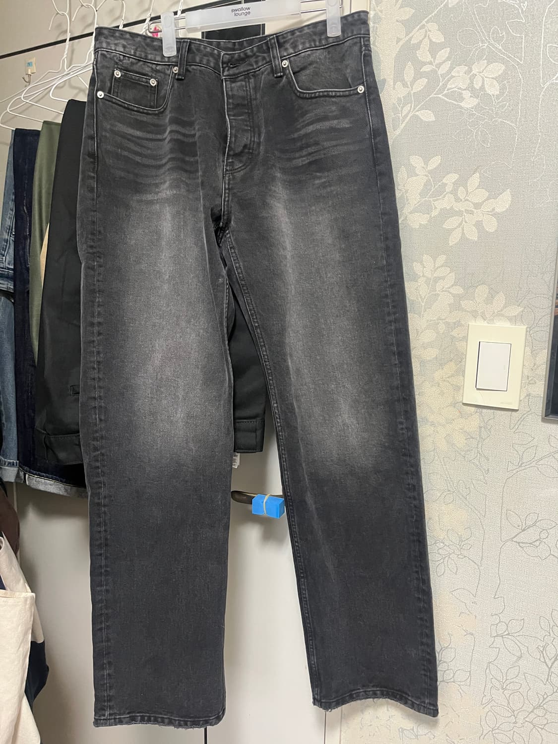 쿠어 플라이 스트레이트 데님팬츠 (워시드블랙) 상품이미지3