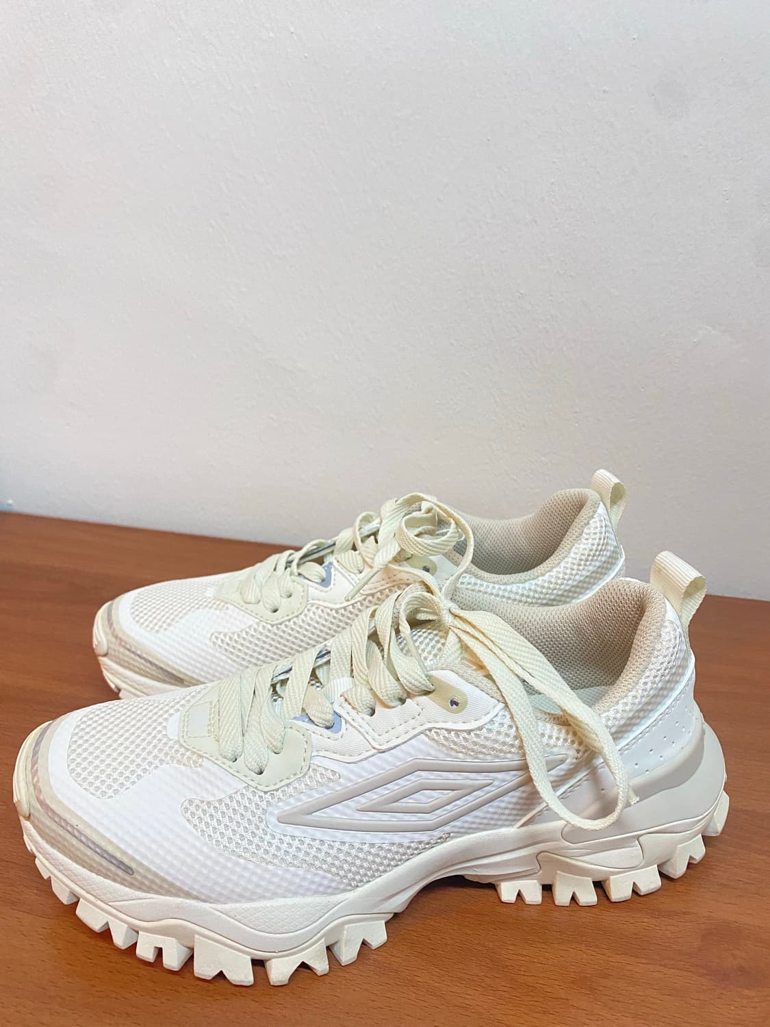 (정품/새상품) 엄브로 운동화 235 아이보리 상품이미지1