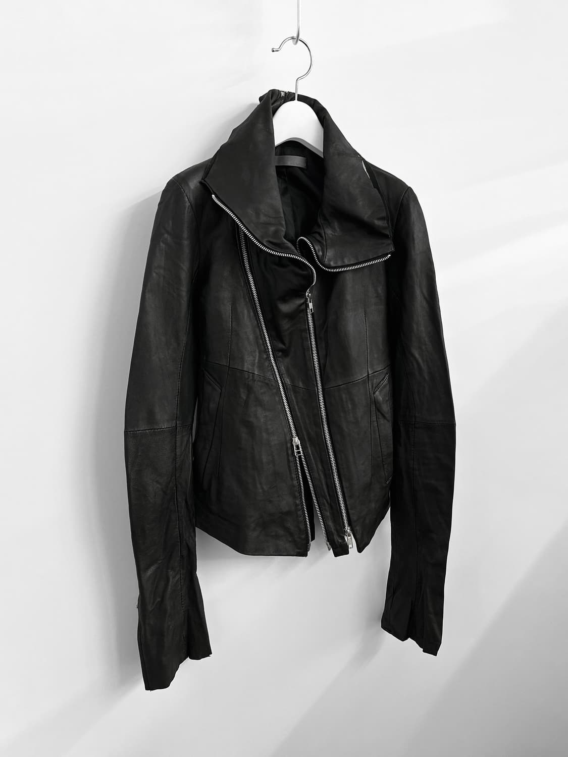 에캄 비대칭 램스킨 레더 자켓 상품이미지3