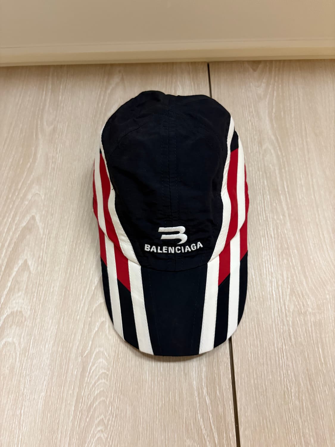 발렌시아가 트랙 나일론 캡 상품이미지1