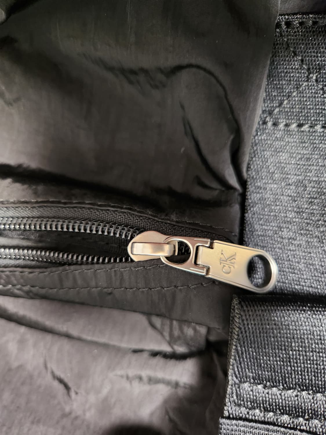 새상품급)캘빈클라인 진 여성 씨티 나일론 백팩

오염 하자 없이 깨끗해요 상품이미지9