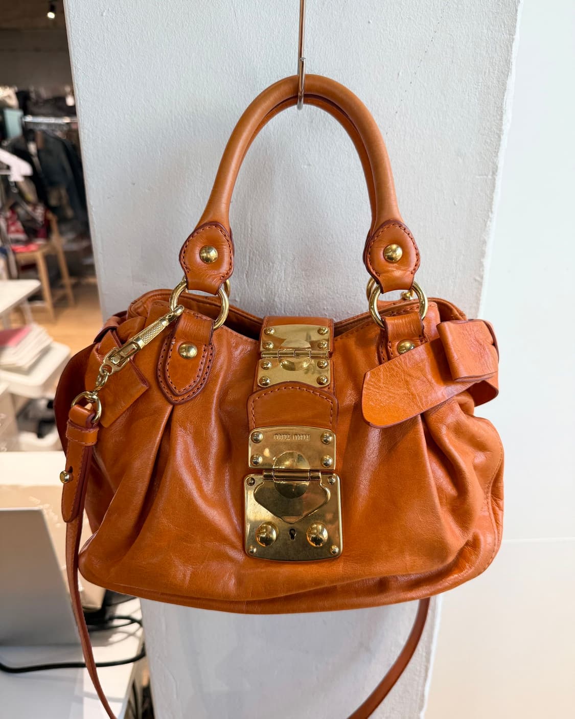 미우미우 오렌지 비텔로 럭스 토트백 상품이미지3