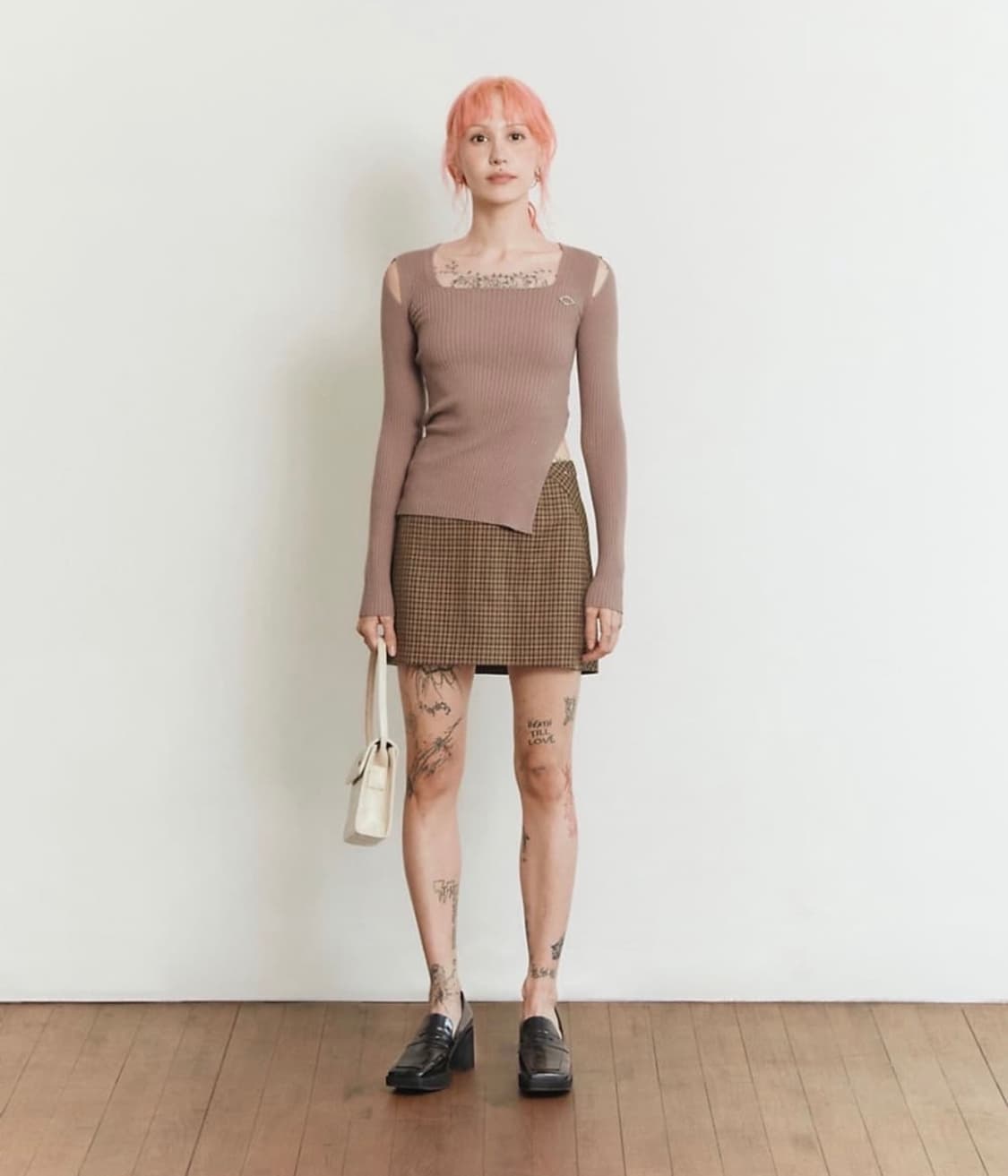 미스치프 스퀘어넥 니트탑 SQUARE NECK KNITTED TOP 상품이미지2