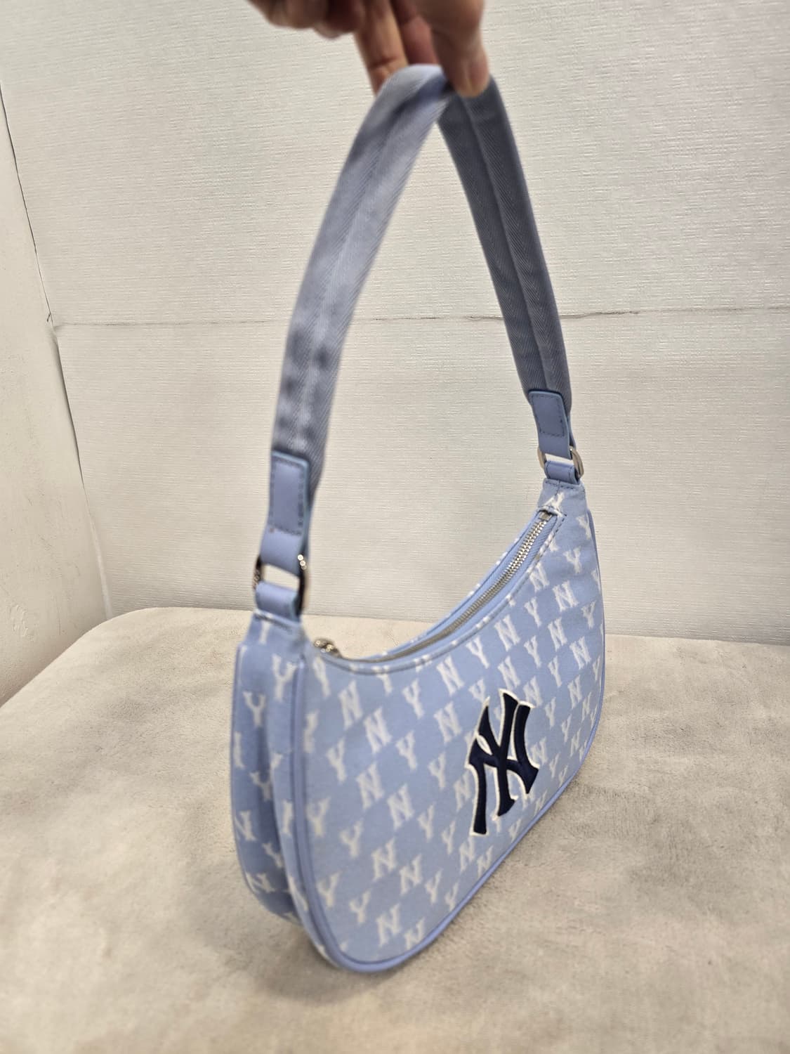 MLB NY 모노그램 호보백 토트백 숄더백 하늘색 상품이미지3