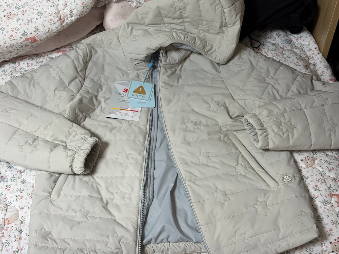 [새상품] 코이세이오 플러피 라이트 경량 후드 패딩 아이보리 상품이미지1