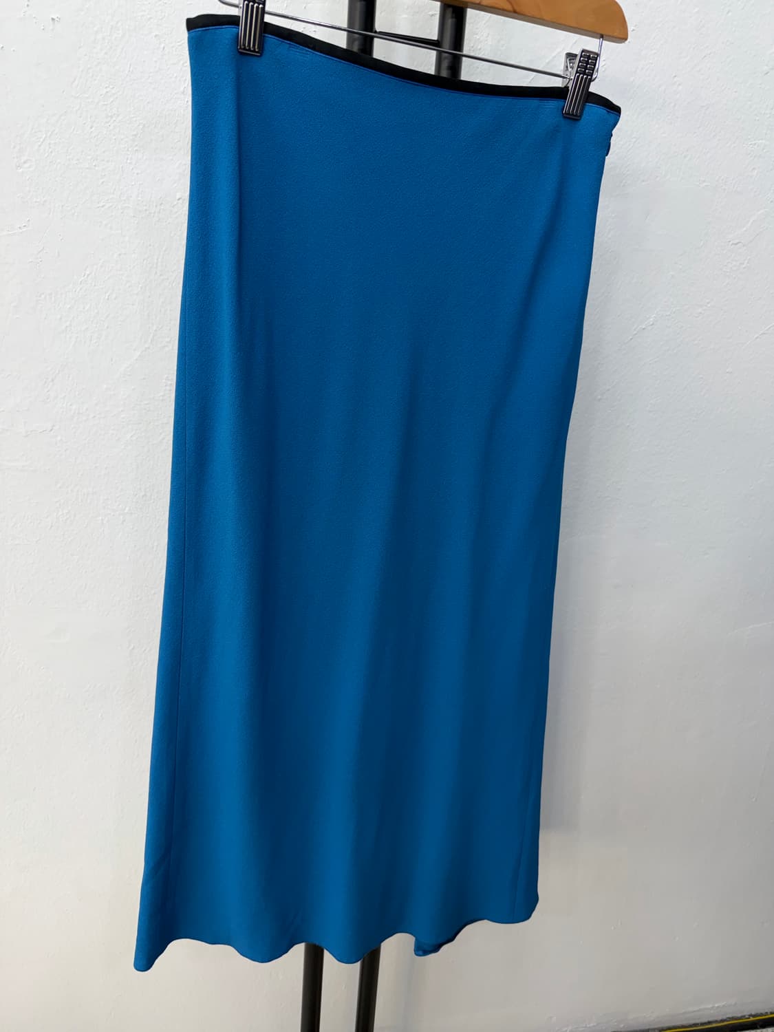 정품) 더캐시미어 한섬 물결 스커트 블루 64(28) 상품이미지2