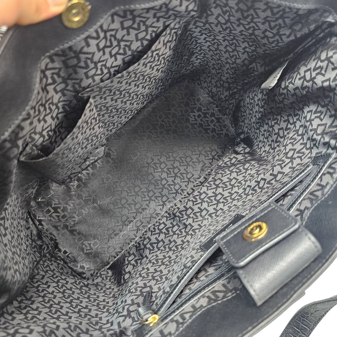 DKNY 블랙 가죽 토트백 상품이미지9