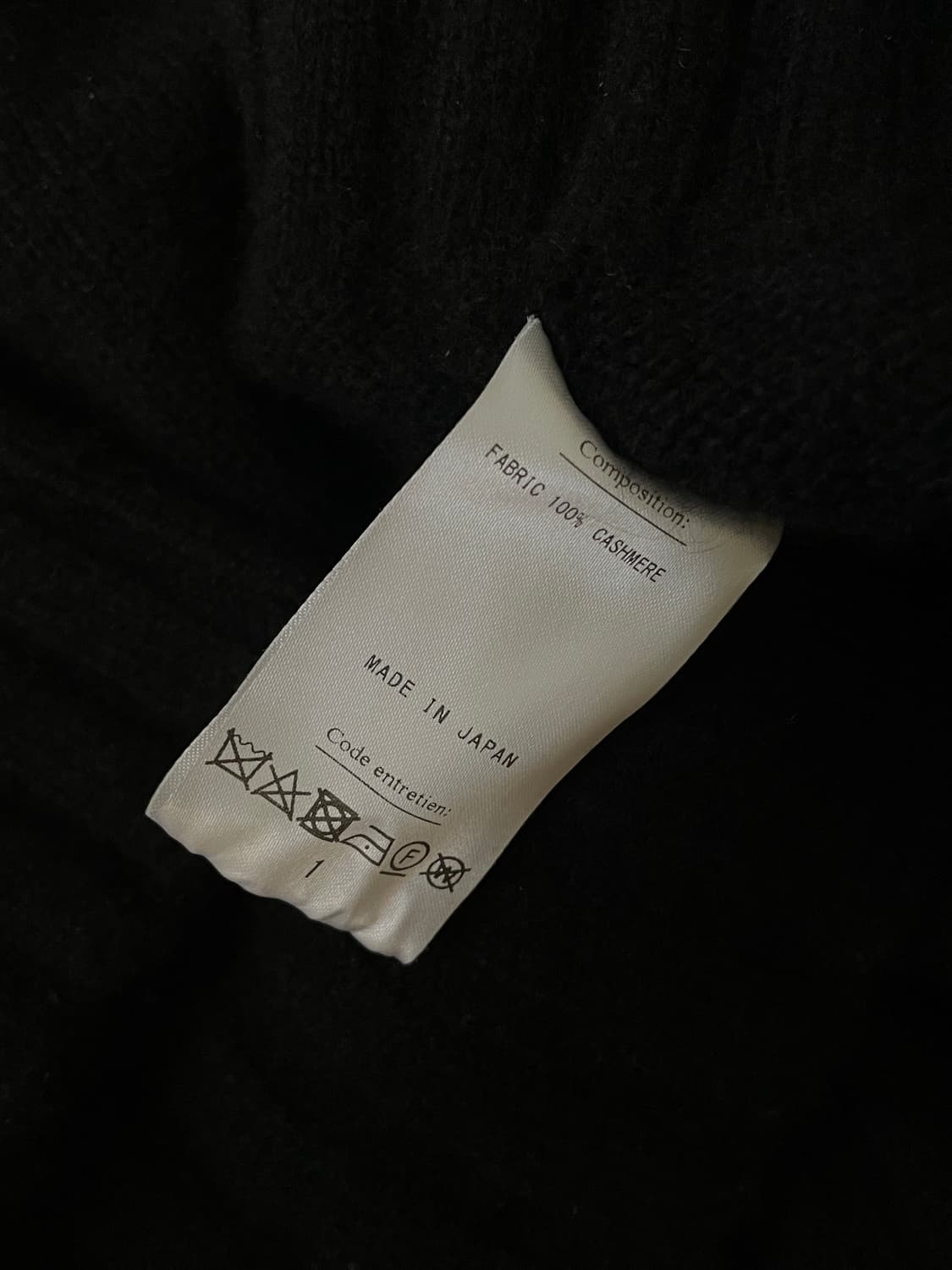 헤릴 herill 레드크로스 캐시미어 터틀넥 블랙 1 상품이미지4