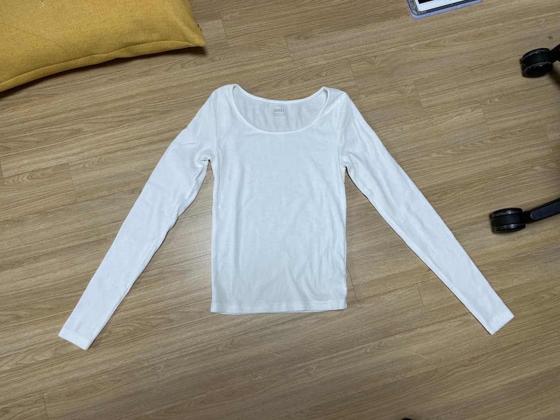 지오다노 U넥 니트티셔츠 (새상품) 상품이미지4