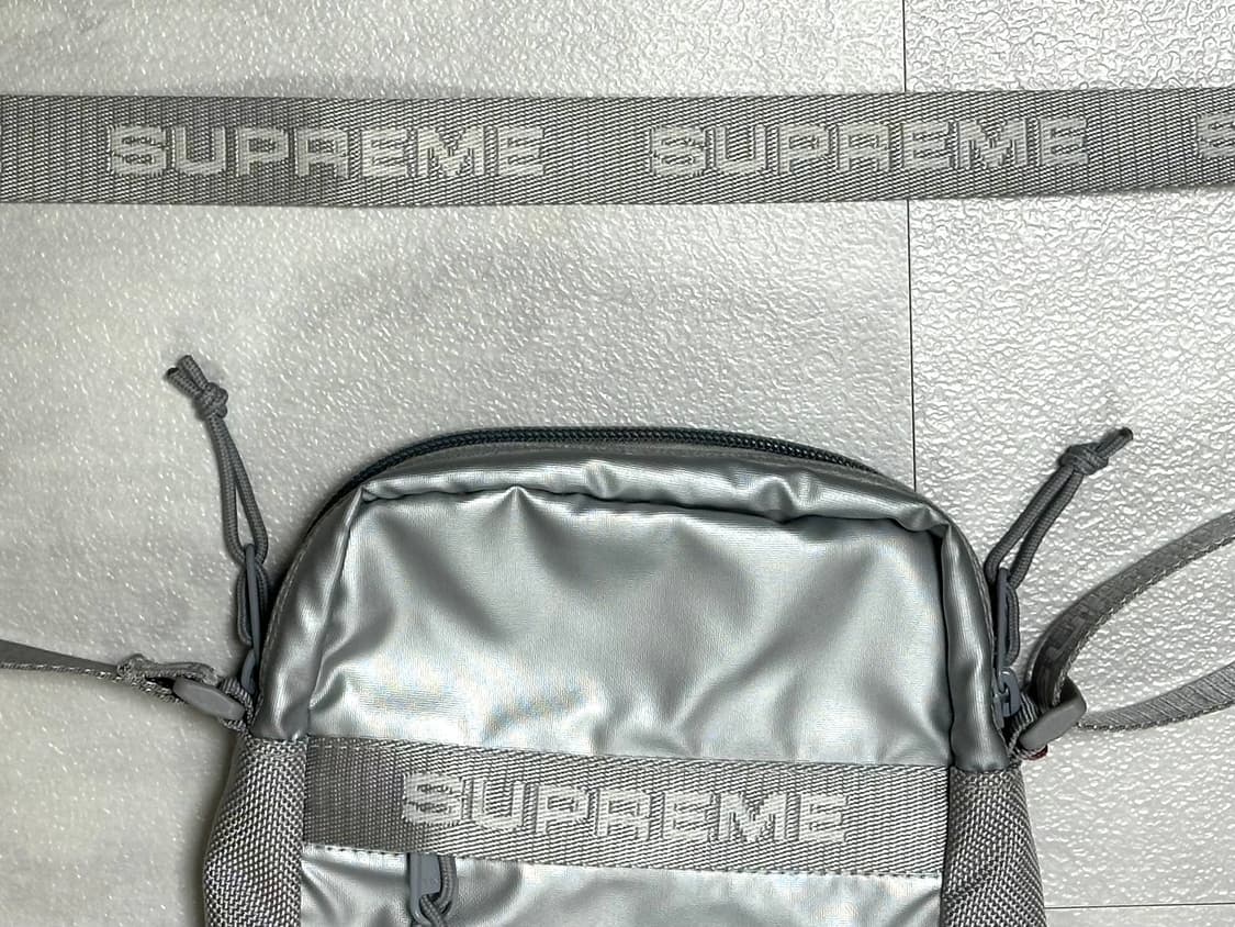 슈프림 숄더백 실버 22fw 상품이미지3