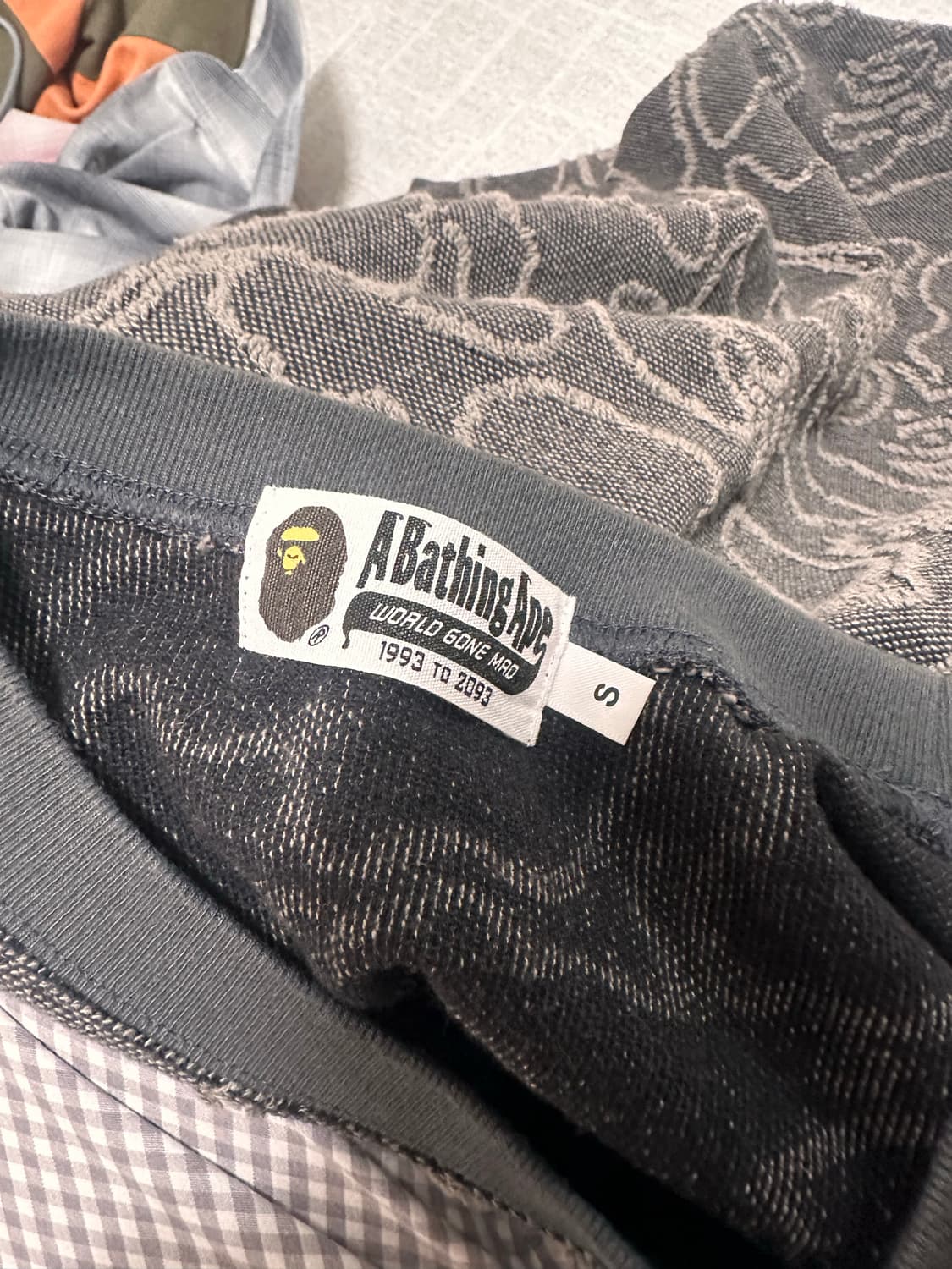 베이프[bape]네온 카모 스웻 상품이미지3