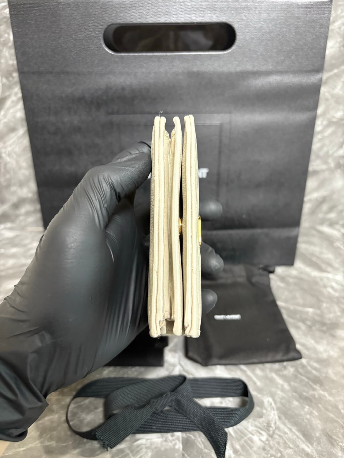 입생로랑 마틀라세 금장로고 반지갑 상품이미지8