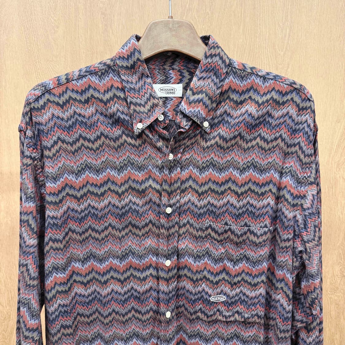 미쏘니 카라 긴팔 셔츠 지그재그 패턴 버튼다운 디테일 우오모 멀티컬러 상품이미지4