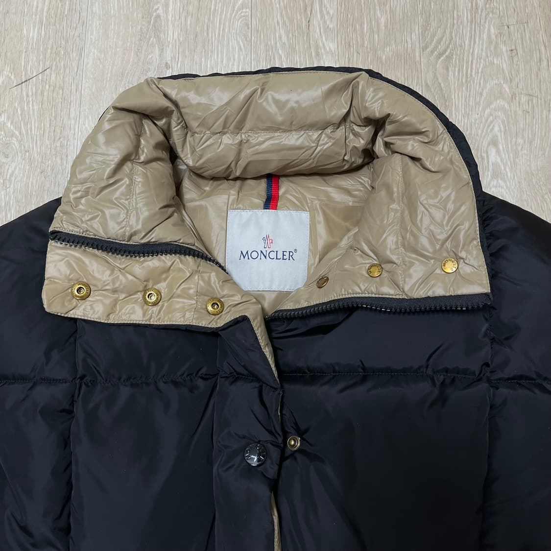 몽클레어 아그뉘 스퀘어 퀼티드 쇼트 다운 자켓 1 상품이미지2