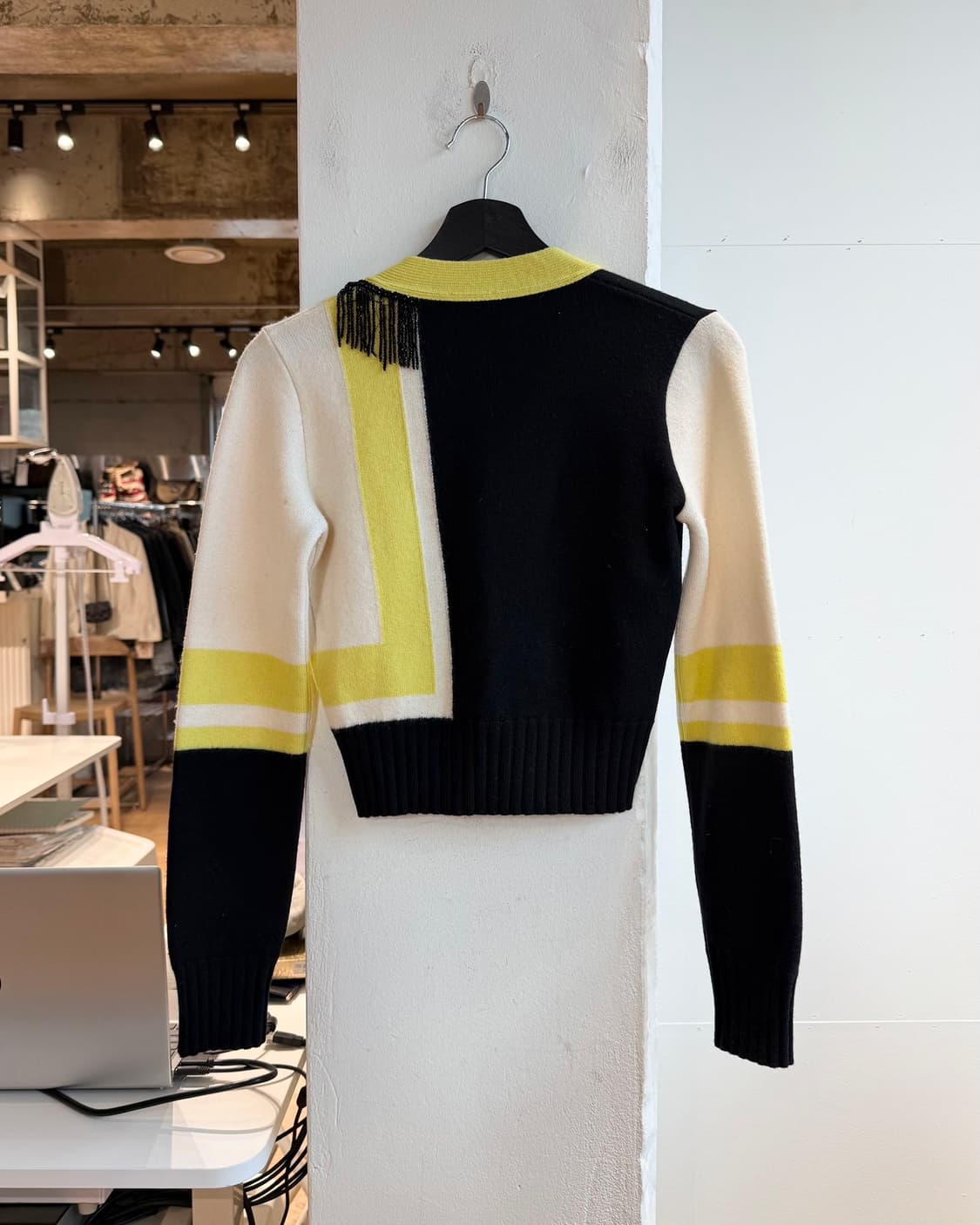 n21 블랙 옐로우 태슬 크롭 가디건  상품이미지7