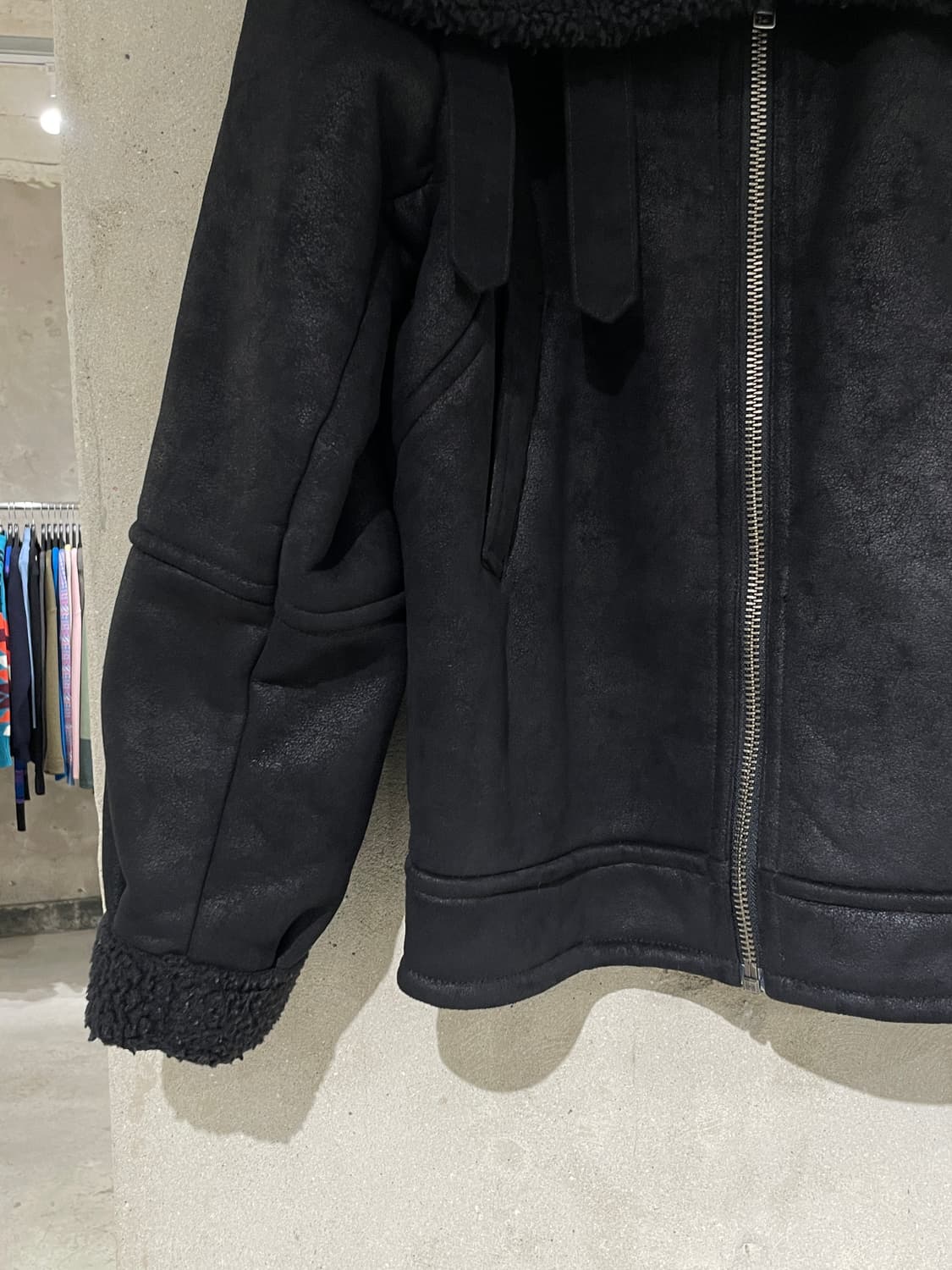 퍼버즈 블랙 와이드 카라 무톤 무스탕 상품이미지4