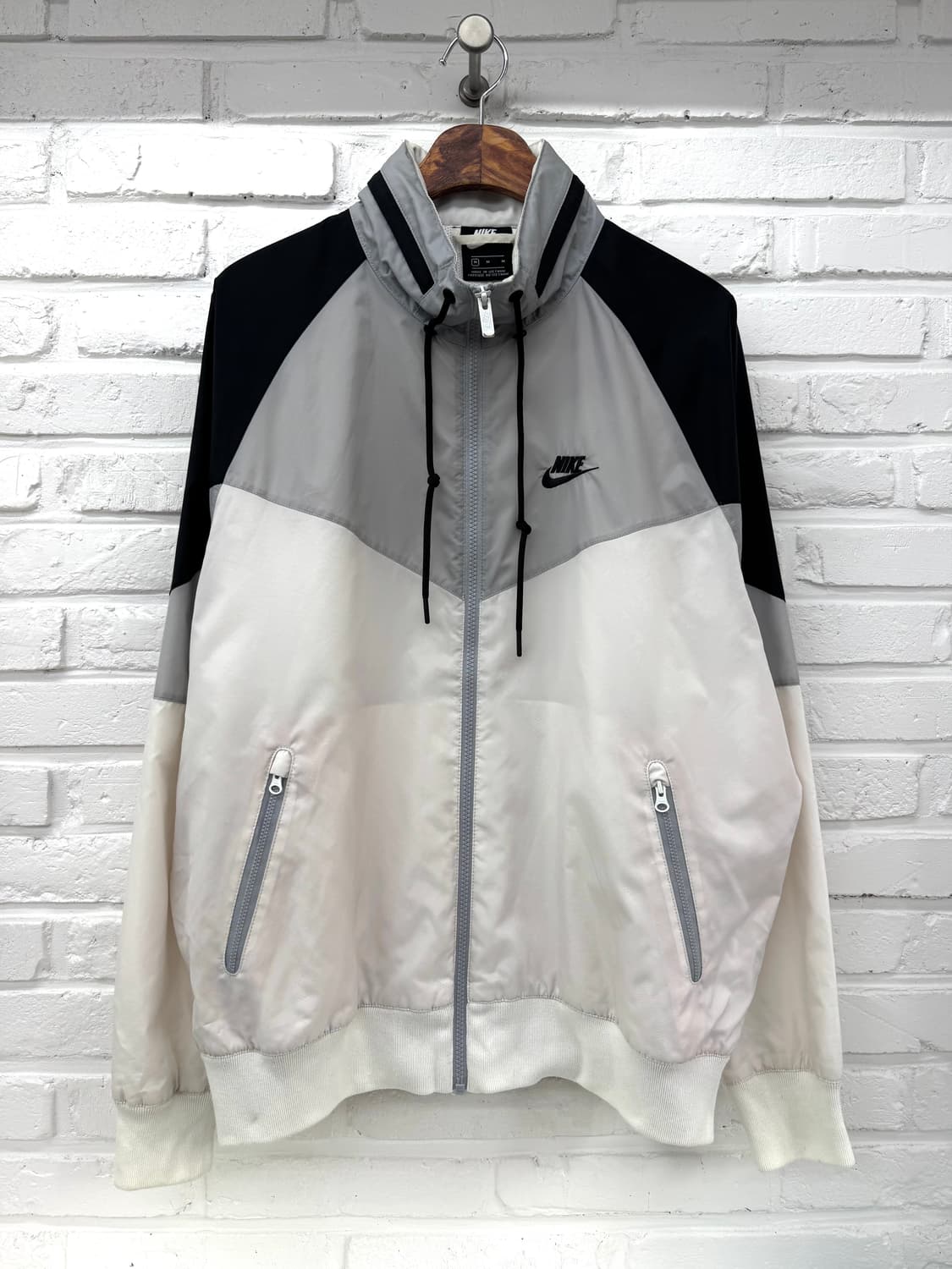 나이키 블랙화이트 바람막이 상품이미지3