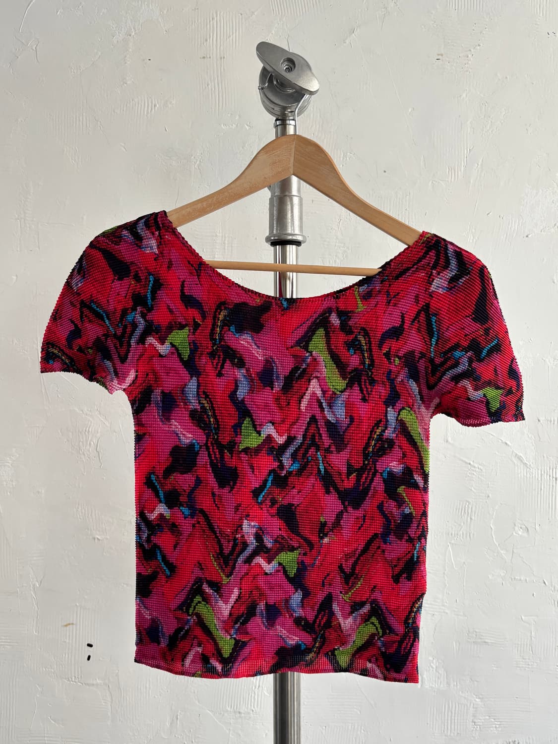 me Issey Miyake me이세이미야케 레드 패턴 플리츠 반팔  상품이미지3