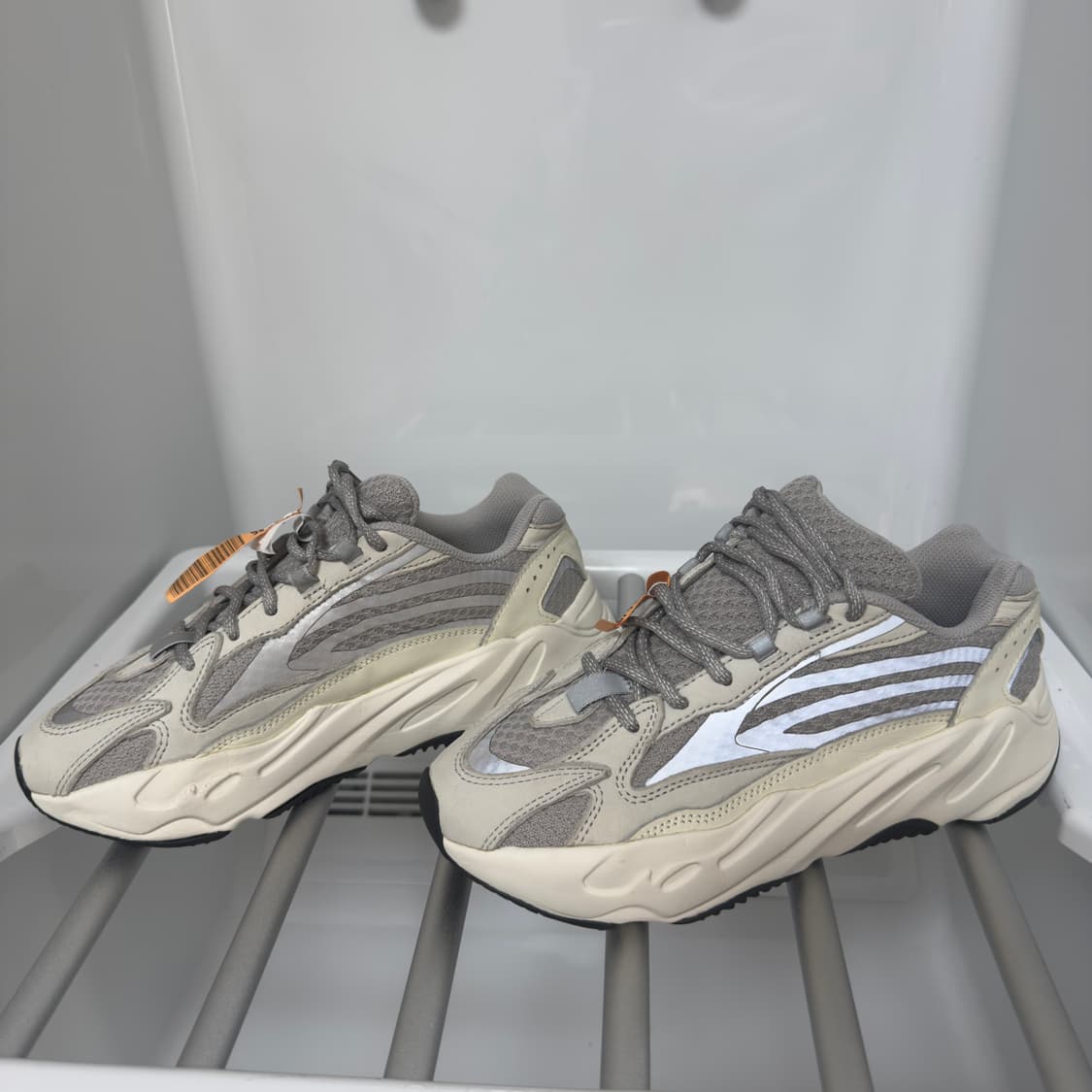 이지부스트700 v2 스태틱 240 상품이미지1