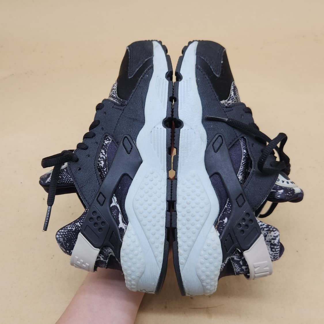 나이키 허라취 런 여성운동화 실사이즈 230 상품이미지5