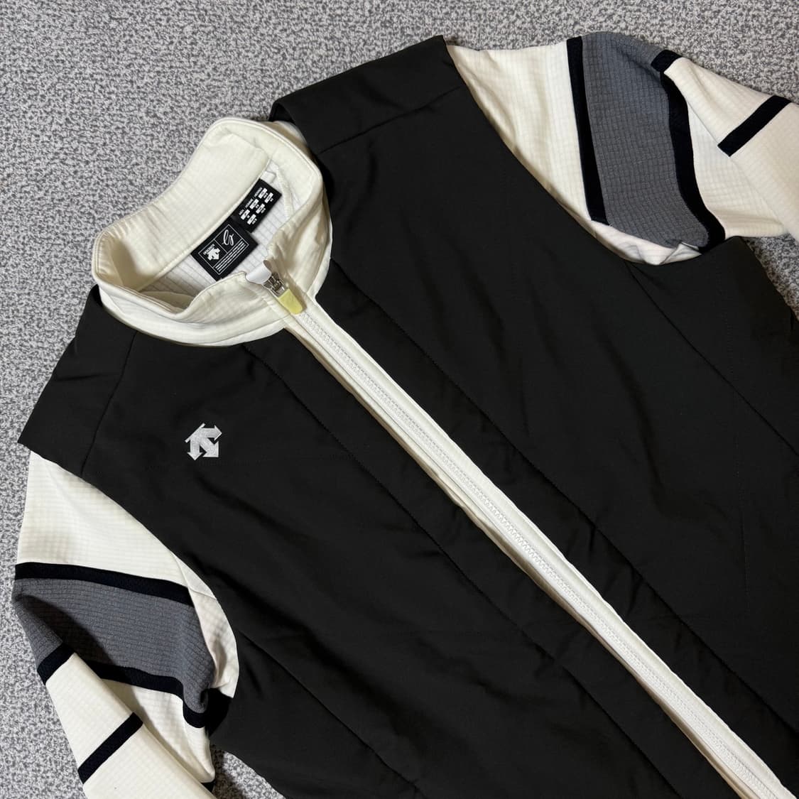 데샹트 골프 겨울용 져지 상품이미지3