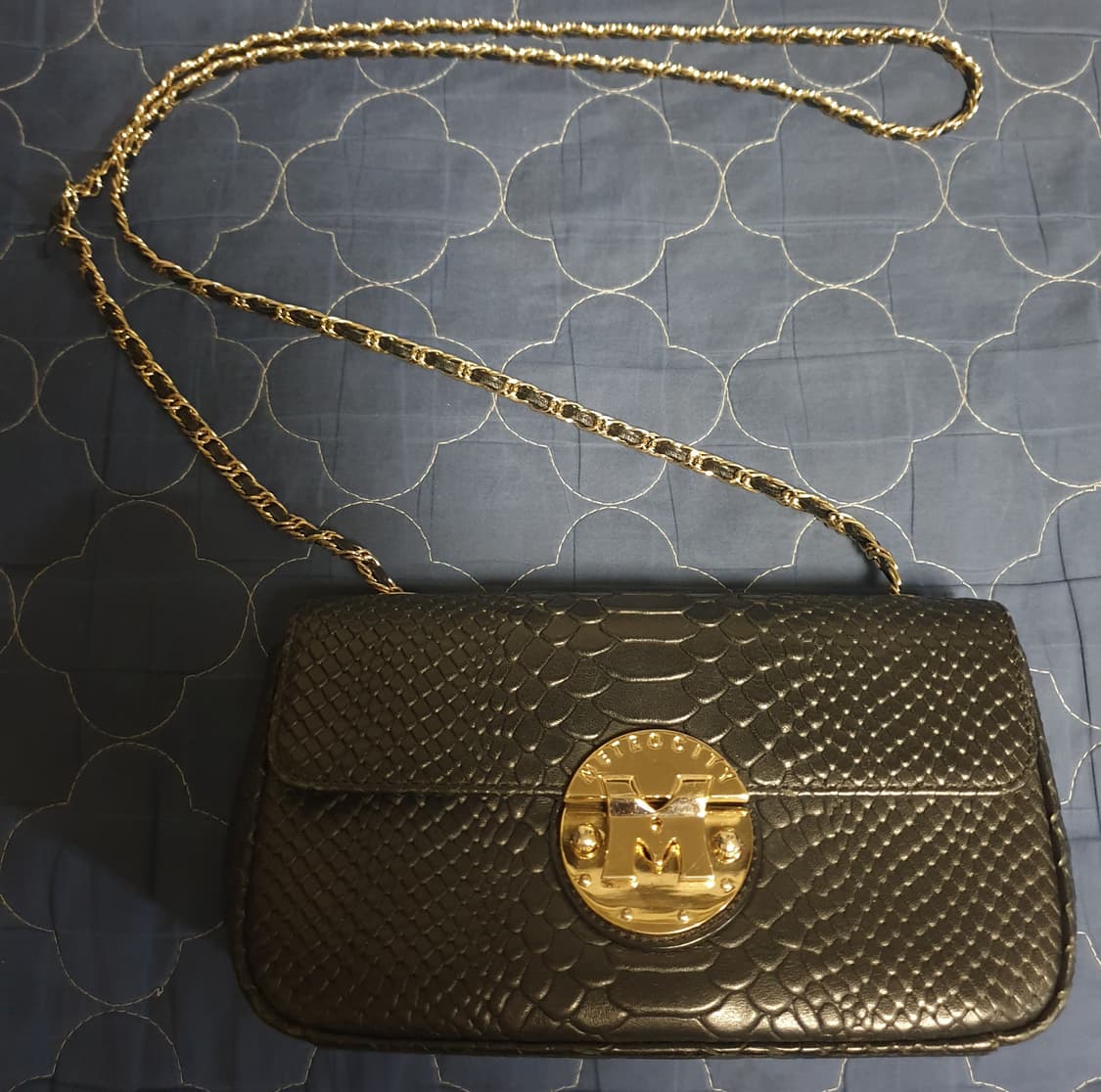 (희귀매물) 메트로시티 금장로고 뱀피 엠보 소가죽 체인 숄더백 블랙 상품이미지1