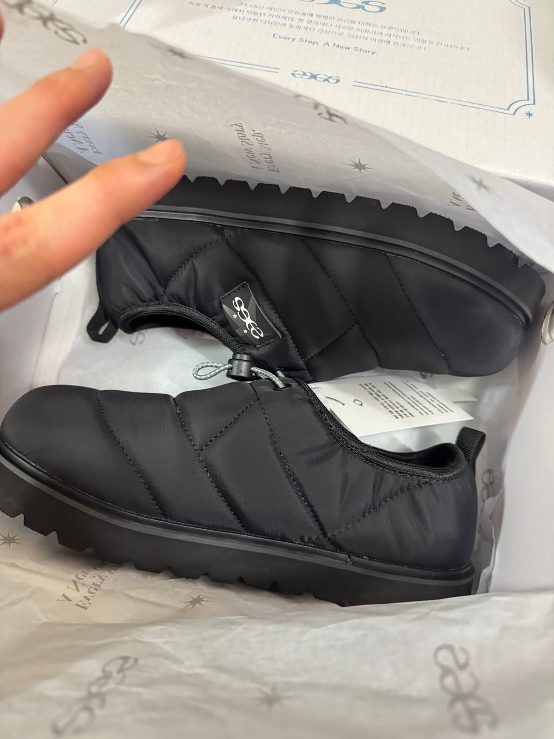 23.65 폴카1 V2 패딩 방한 슬리퍼 블랙 240 상품이미지4