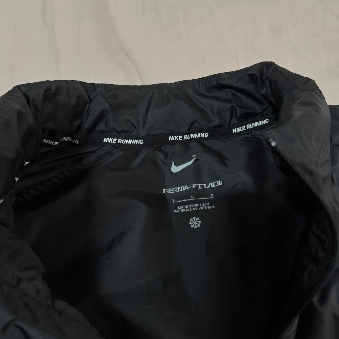 나이키 써마 핏 ADV 에어로로프트 자켓 판매합니다 상품이미지7