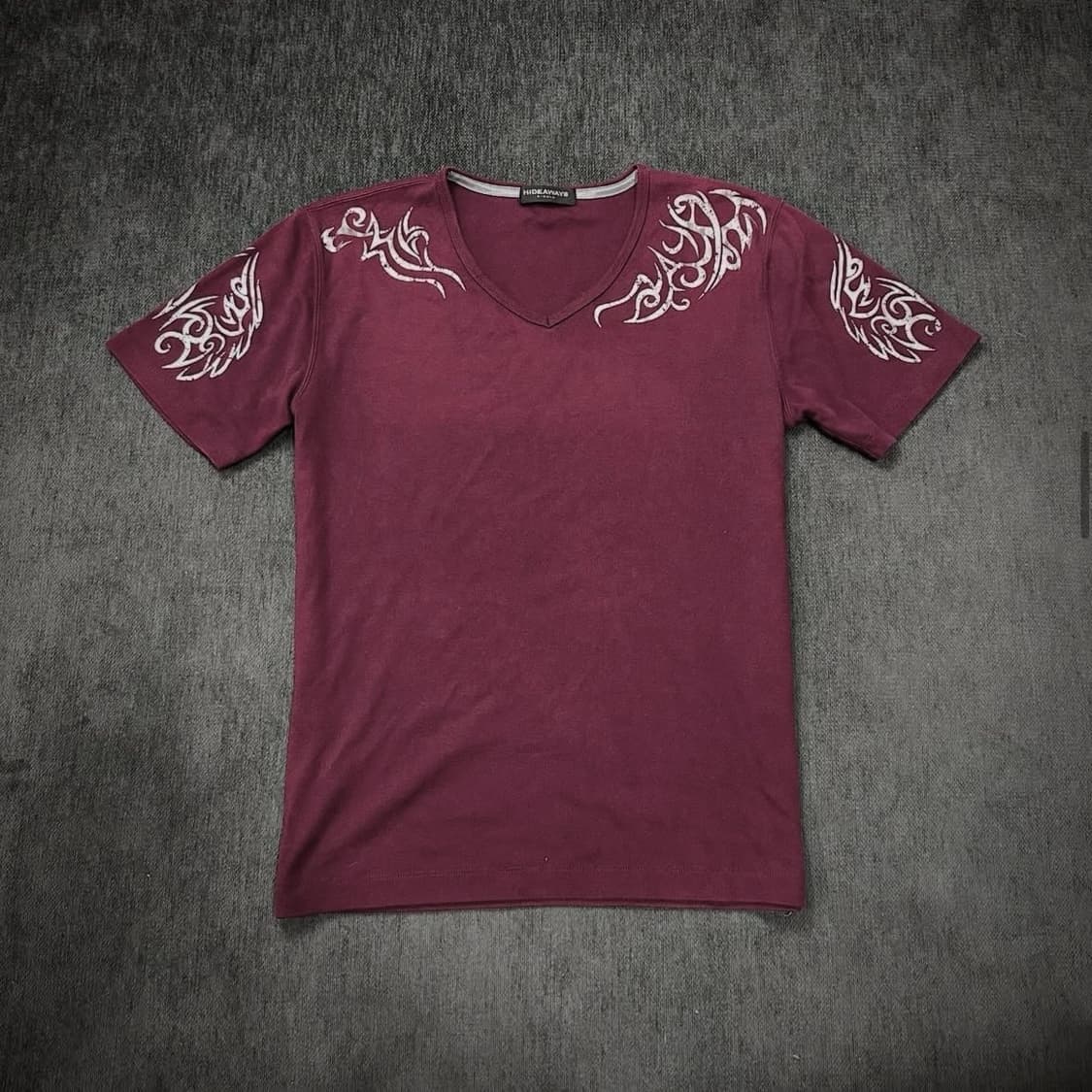 Nicole club burgundy tribal v-neck 상품이미지1