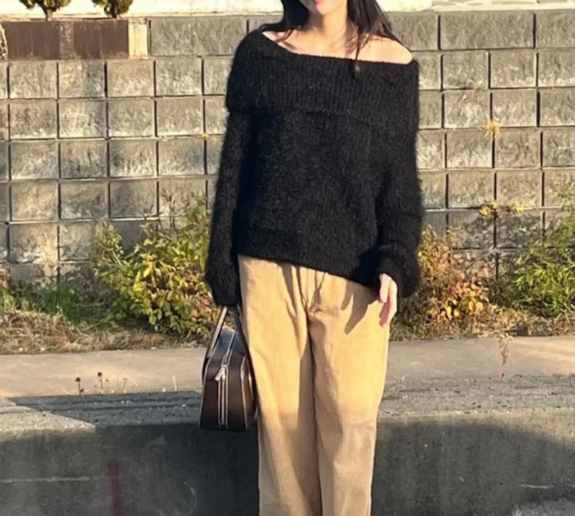 블랙 앙고라 오프숄더 니트 상품이미지2