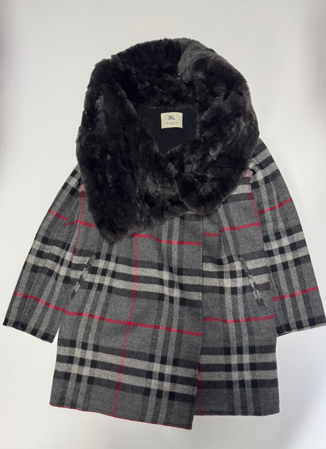 여성 버버리 런던 아카이브 퍼 카라 체크 울 코트 상품이미지1