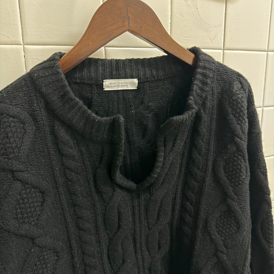 뷰티 앤 유스 브이넥 니트 상품이미지3