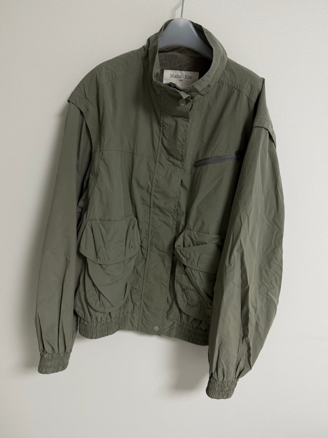 마뗑킴 디태쳐블 슬리브 볼륨 점퍼 카키 상품이미지3