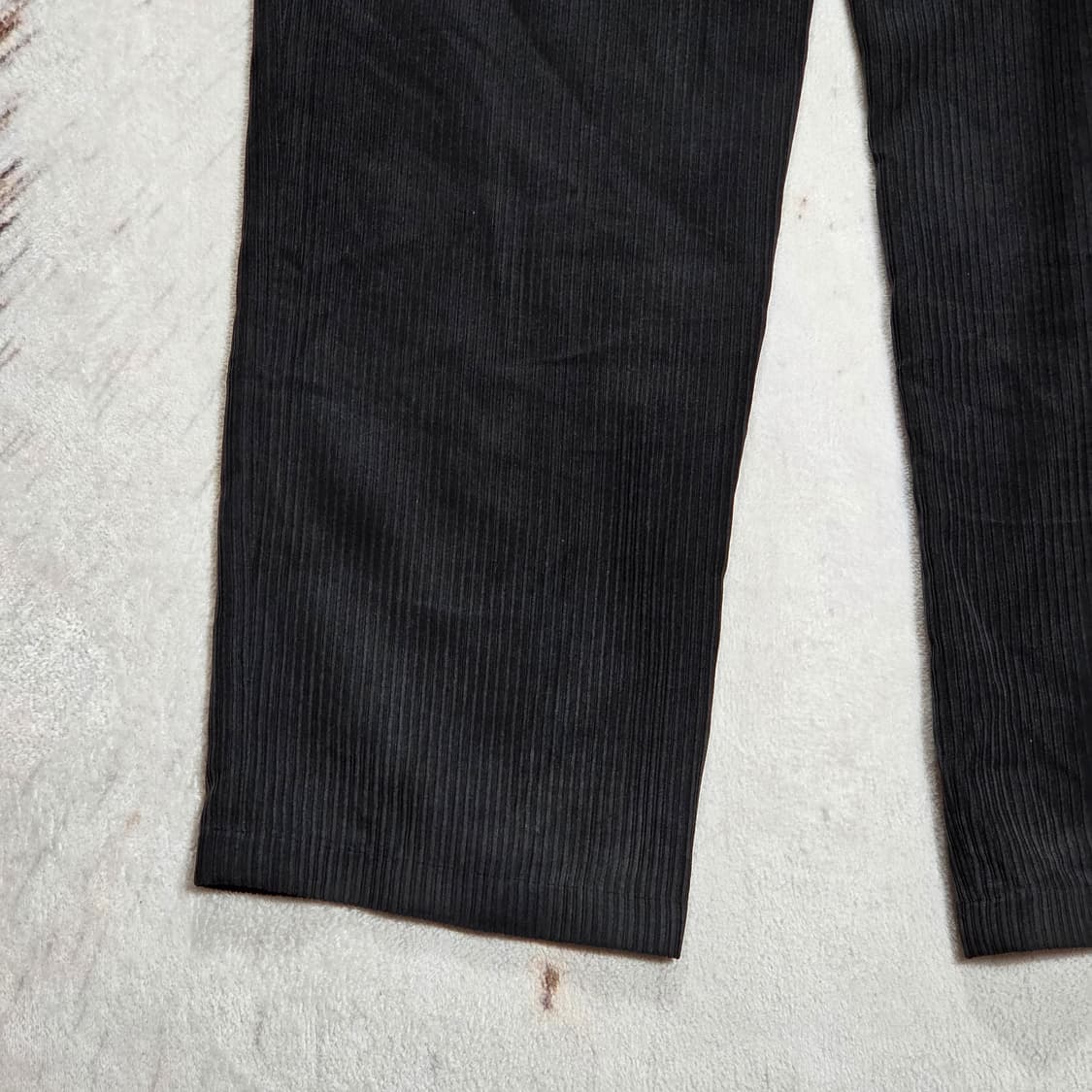 차콜 블랙 투핀턱 스트라이프 코듀로이 팬츠 상품이미지6