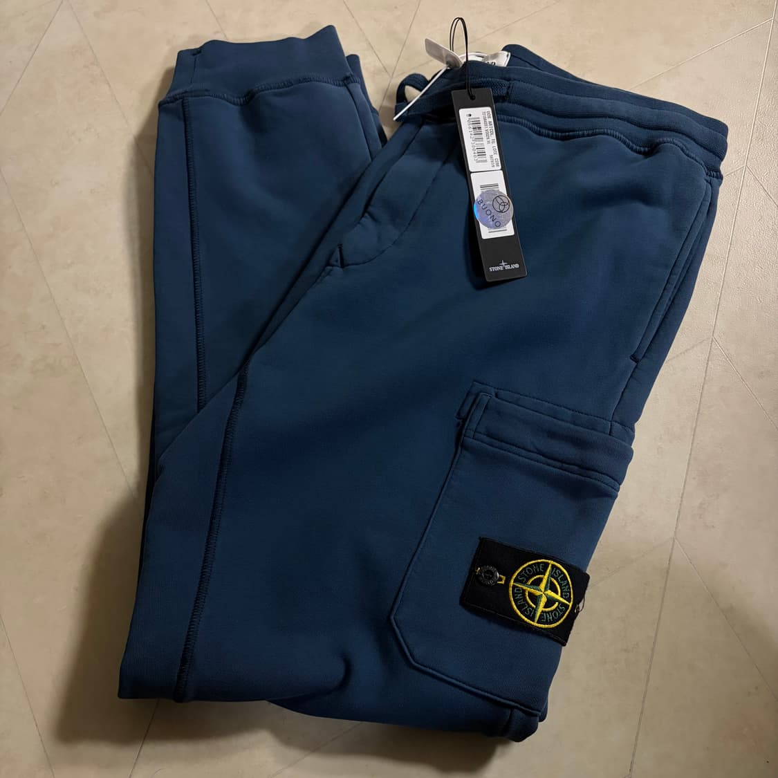 [새상품]스톤아일랜드 와펜 패치 카고 트레이닝 팬츠 네이비블루 상품이미지1
