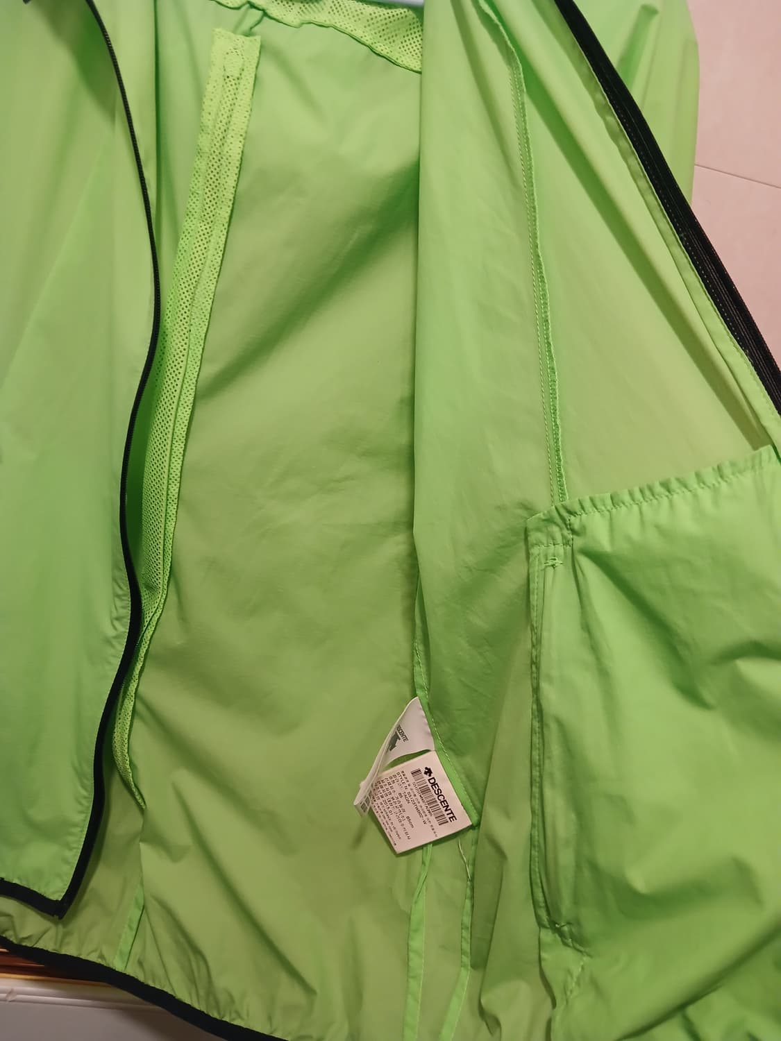 데상트 정품 여성 바람막이 85 사이즈 상품이미지3