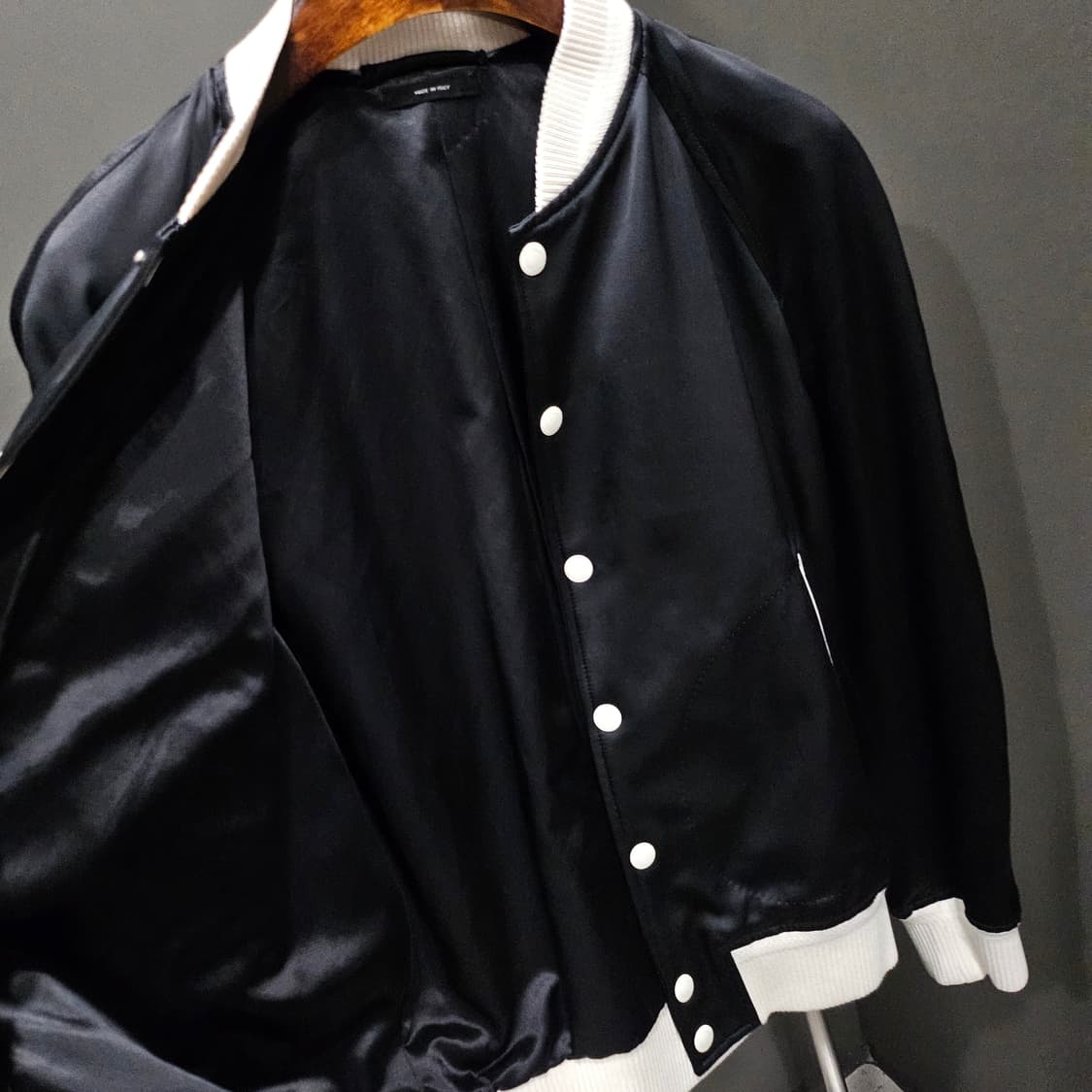 톰포드 새틴 신상 바시티 봄버 자켓 상품이미지6