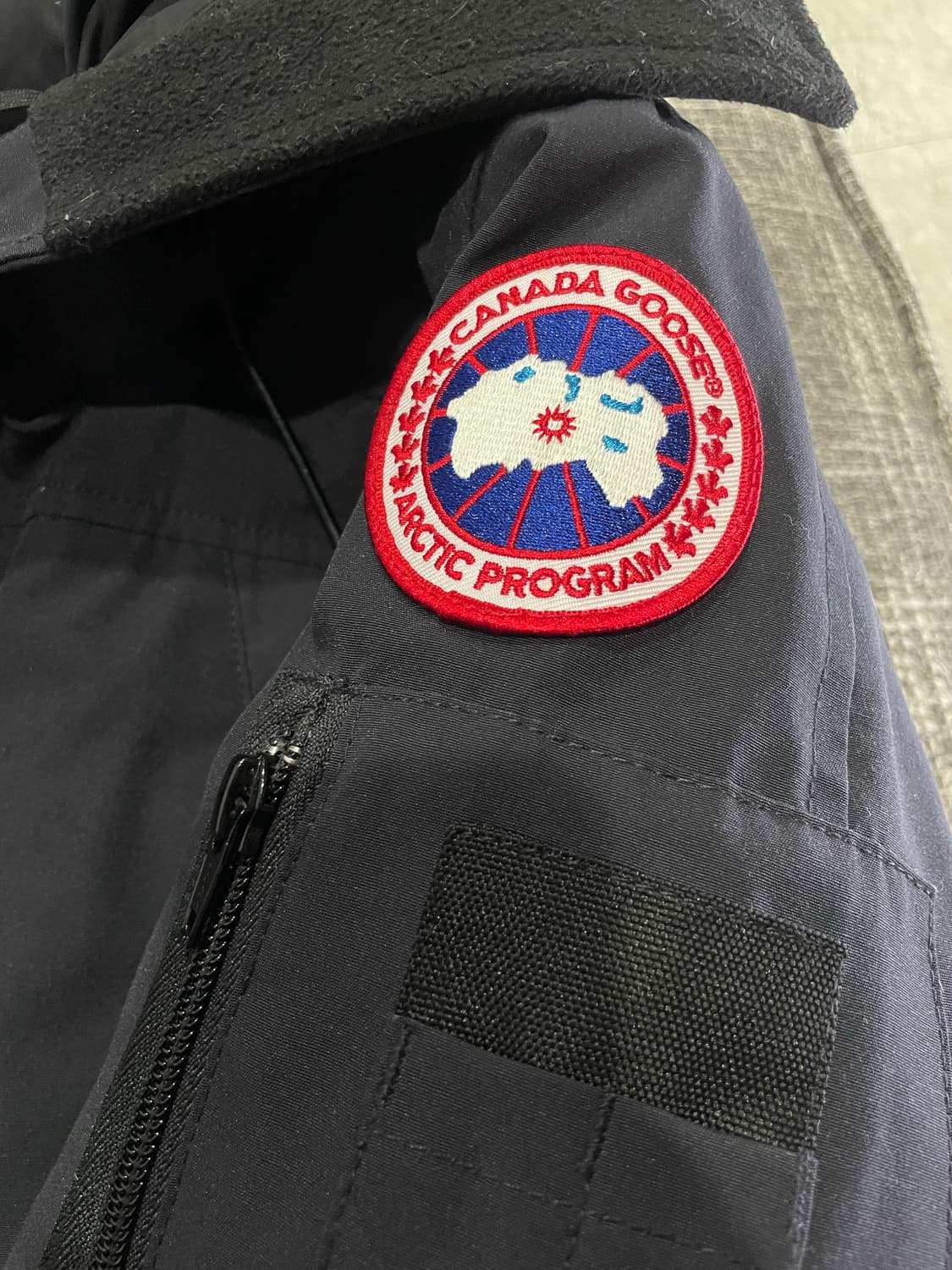 캐나다구스 먼테벨로 네이비 패딩 S/P 매장판 상품이미지4