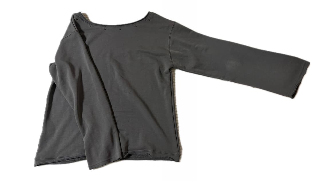 엠엠엠 스터드 원 숄더 롱 슬리브 그레이 상품이미지2