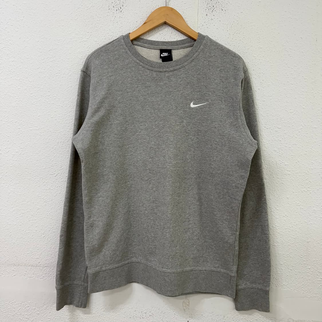 [M] 나이키 솔로스우시 크루넥 스웻셔츠 맨투맨 회색 1827 상품이미지1