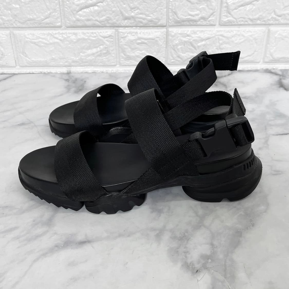 COS 코스 Chunky Sole Strap Sandals 43 상품이미지3