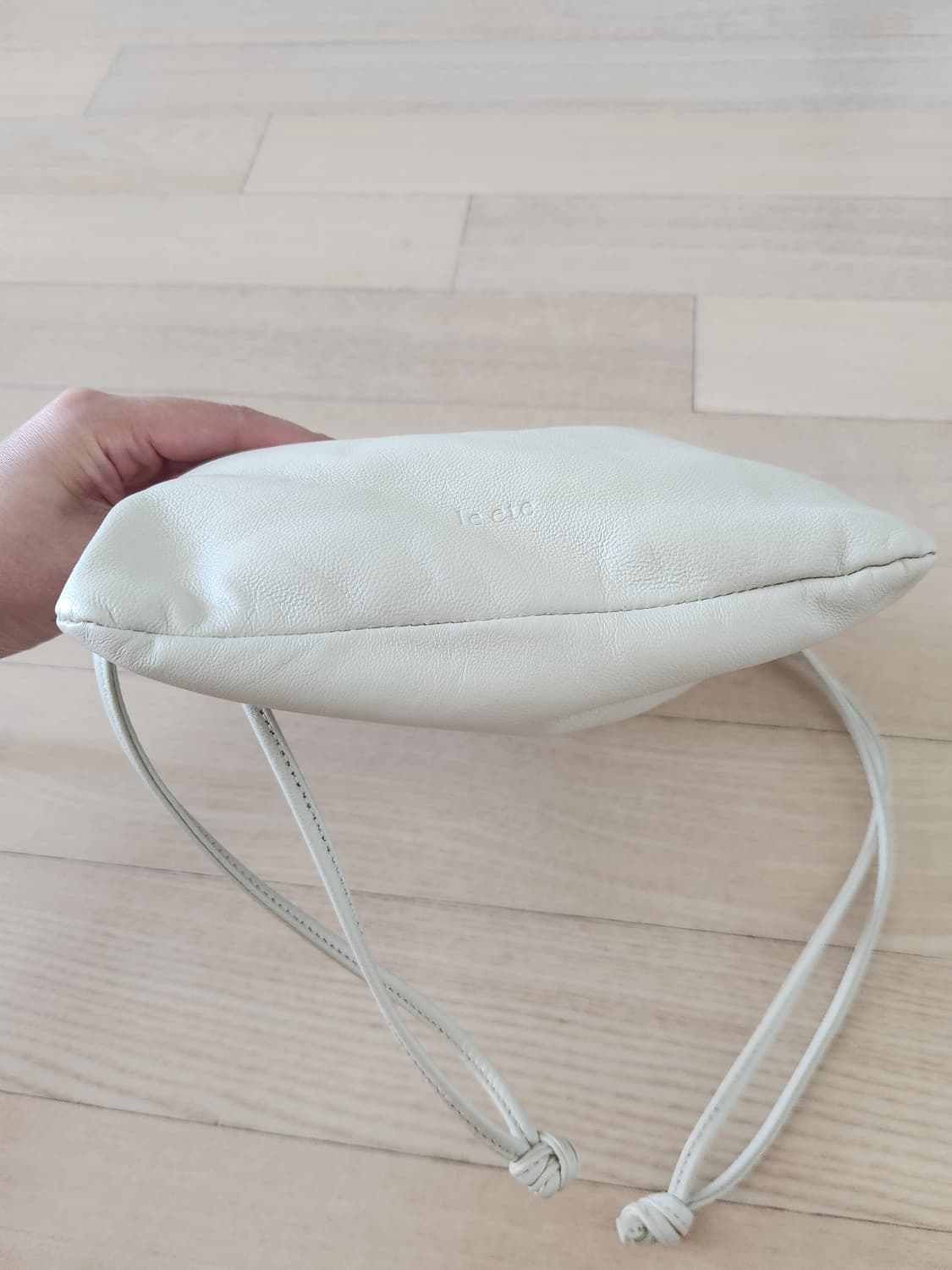 Douce Pouch Bag in Cream 상품이미지8