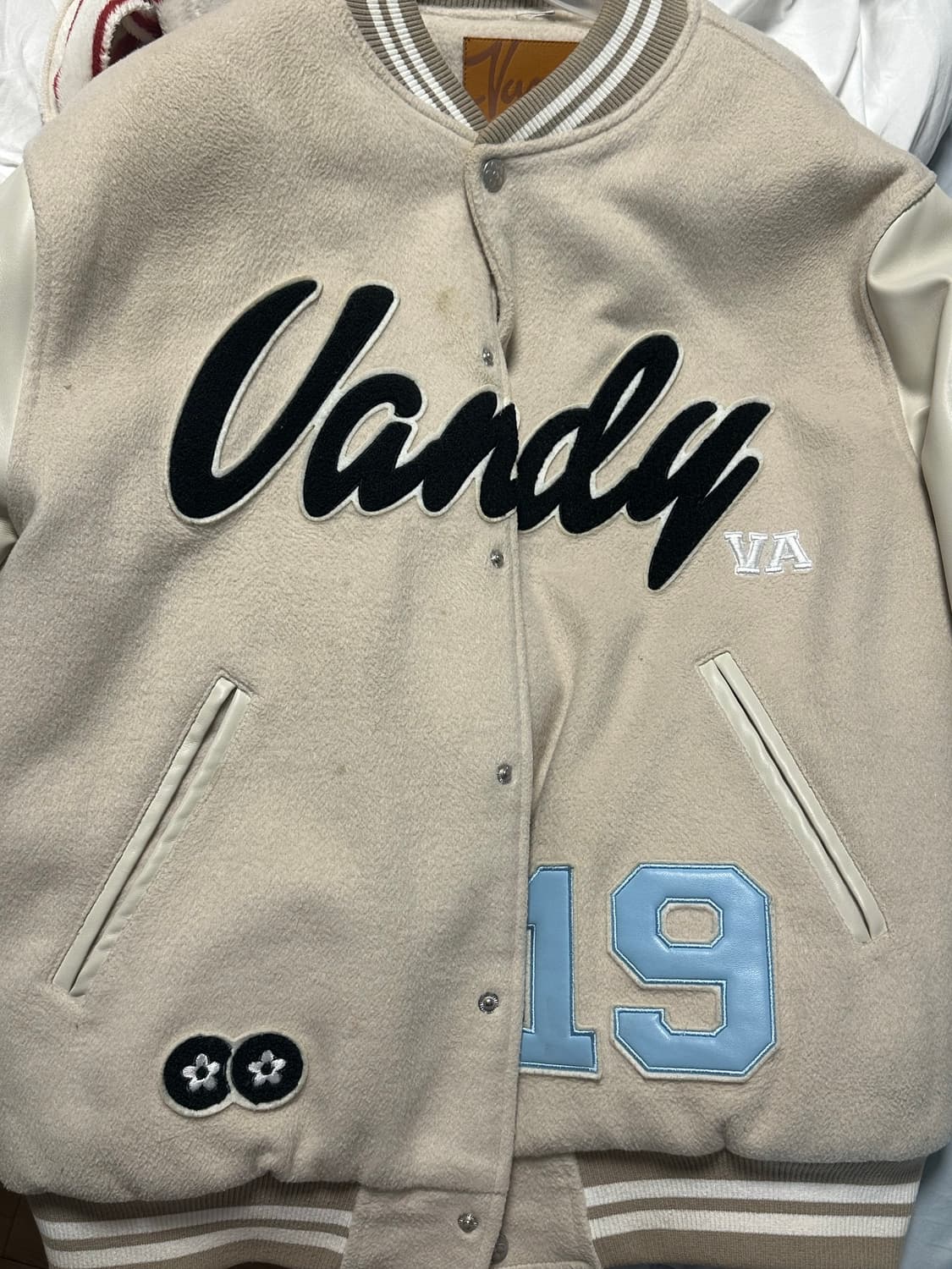 반디 더 펑크 레이싱 바시티 자켓 내츄럴 상품이미지1