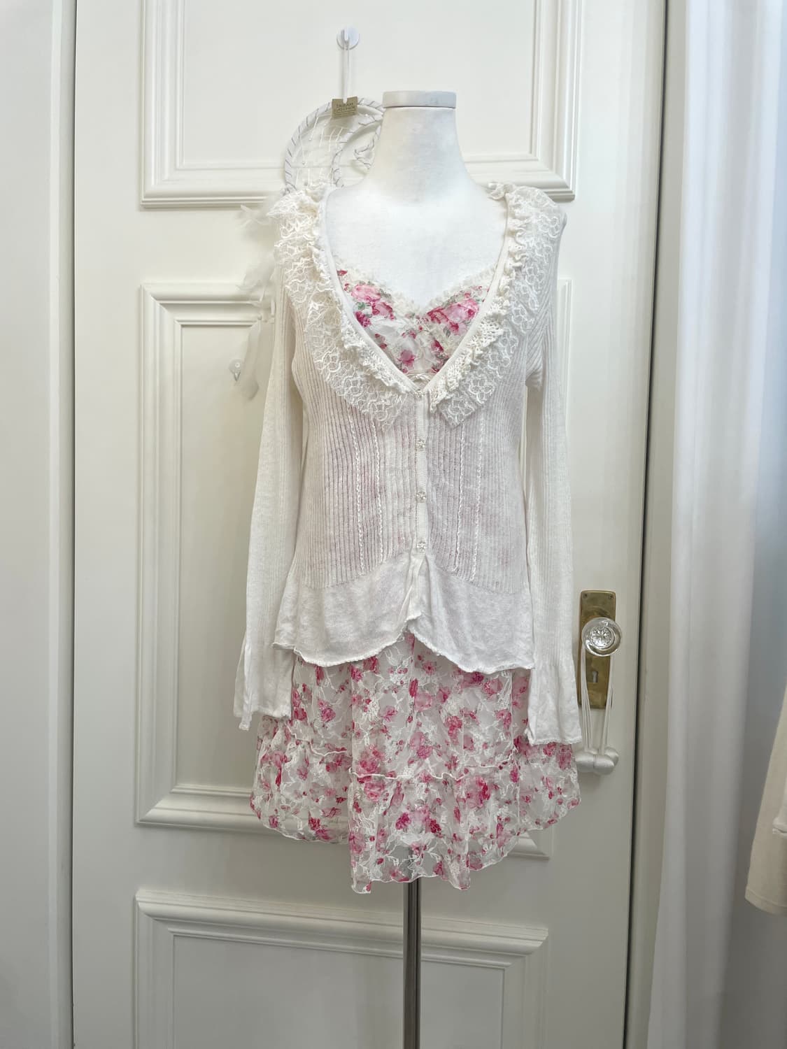 white lace ruffle crystal button fairy c 상품이미지2