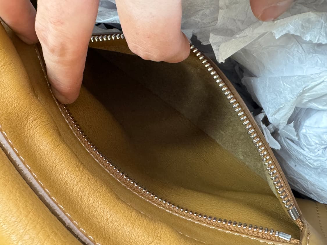 로에베 플라멩코 스웨이드 사첼백 상품이미지8