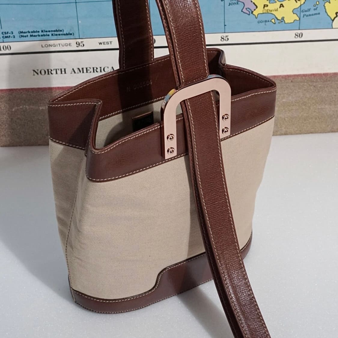 발렉스트라 빈티지 레더 스트랩 숄더백 상품이미지1