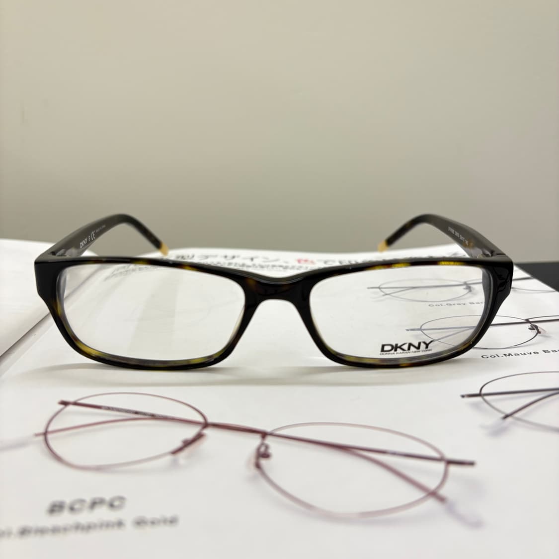DKNY 사각 뿔테 빈티지안경 상품이미지1