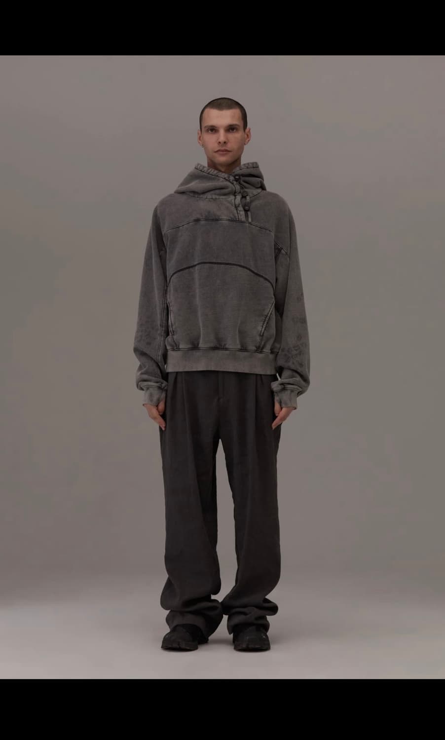 혜인서 HYEIN SEO 버튼후드 차콜(A급) 상품이미지1