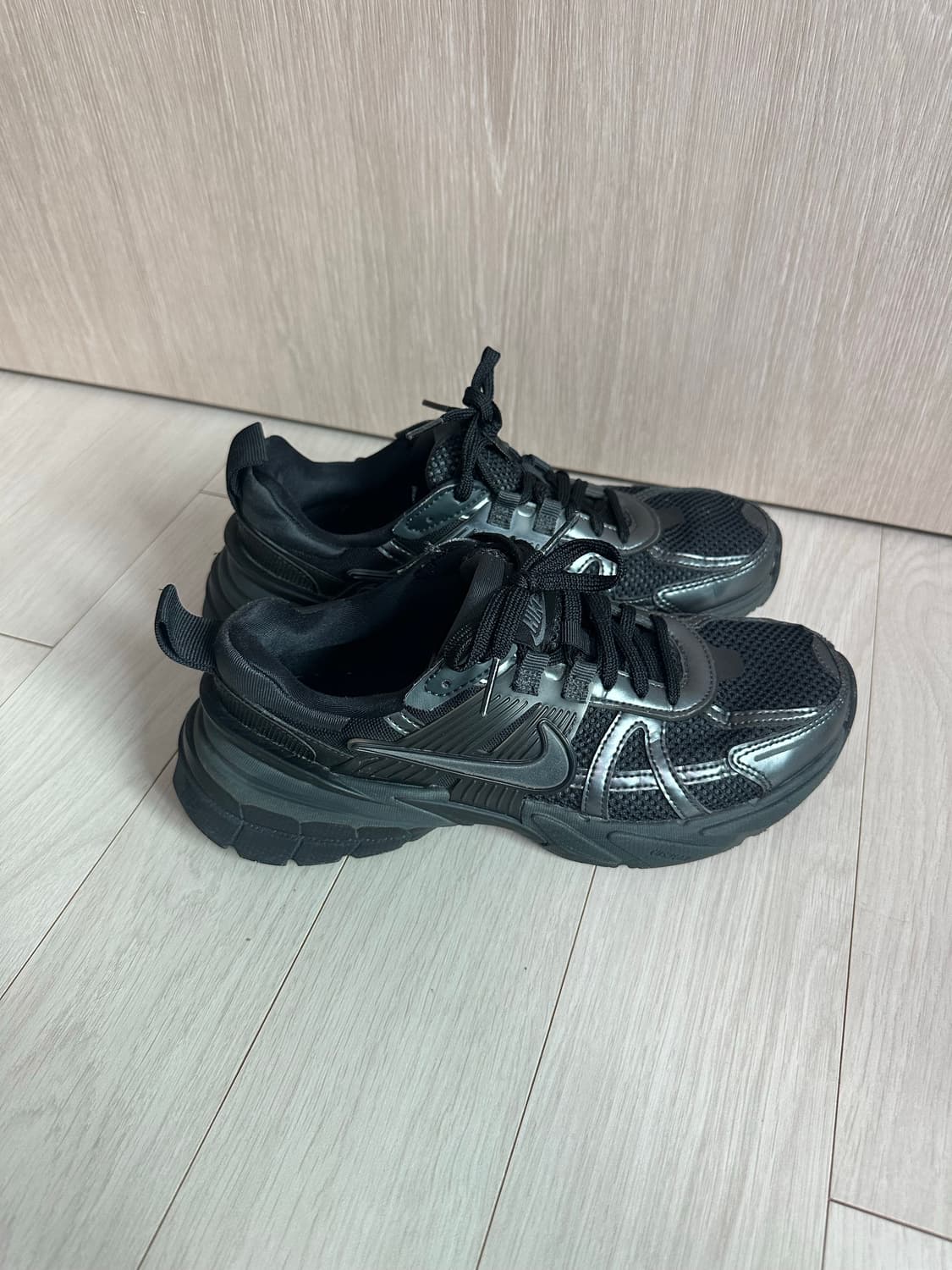 (235) 나이키 v2k 블랙 앤트러사이트 상품이미지2